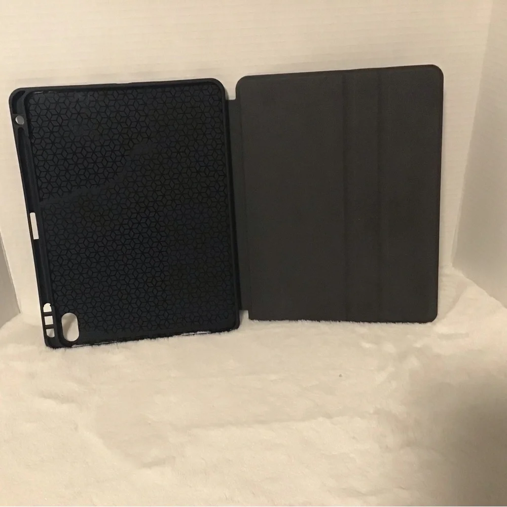 iPad Air 4 Case Black - Picture 4 of 4